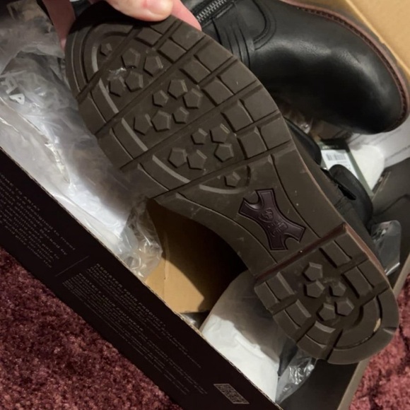 Women’s Ariat Boots - Picture 2 of 4